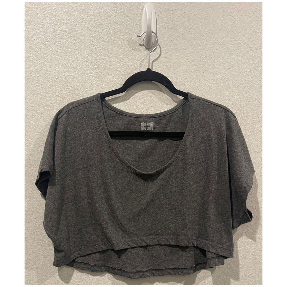 SILENCE + NOISE Round Neck Grey Short Sleeve Crop Top